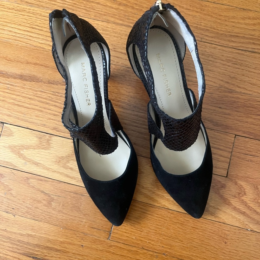 Suede cutout pumps